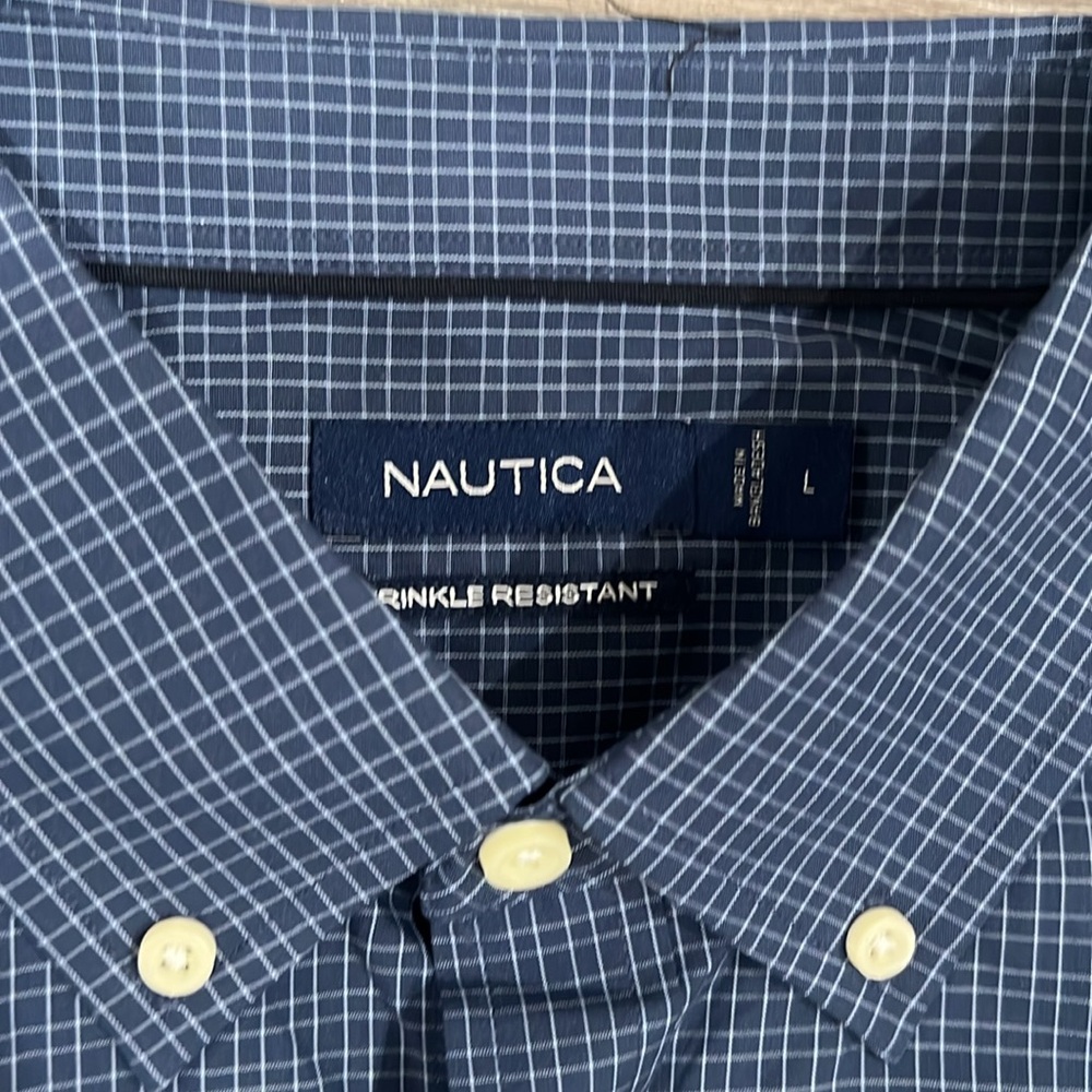 Nautica button down shirt. Size L. NWT - Picture 4 of 5